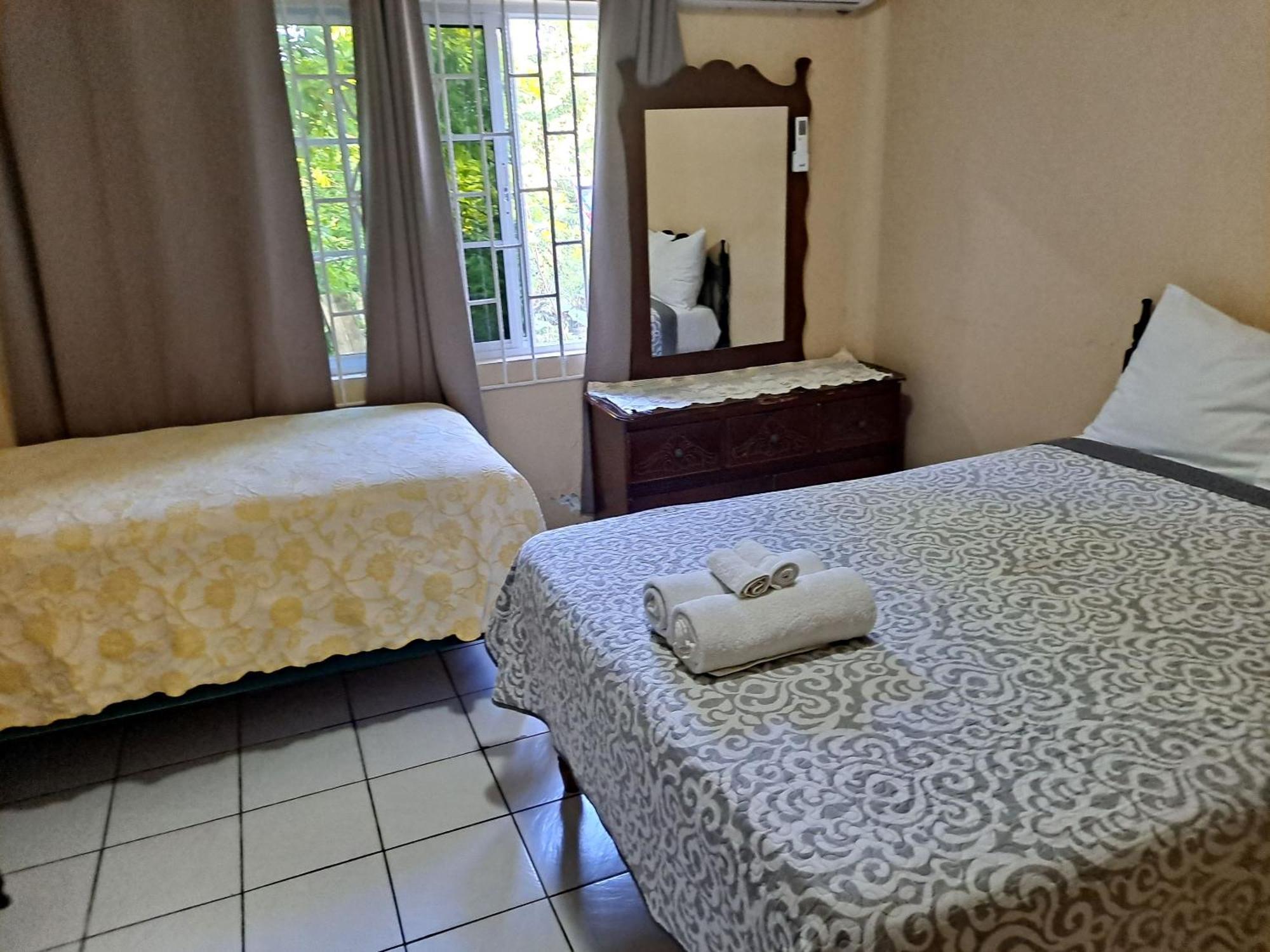 Chaudhry Holiday House Montego Bay Kültér fotó